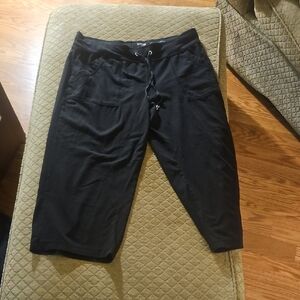 Danskin Black Capris